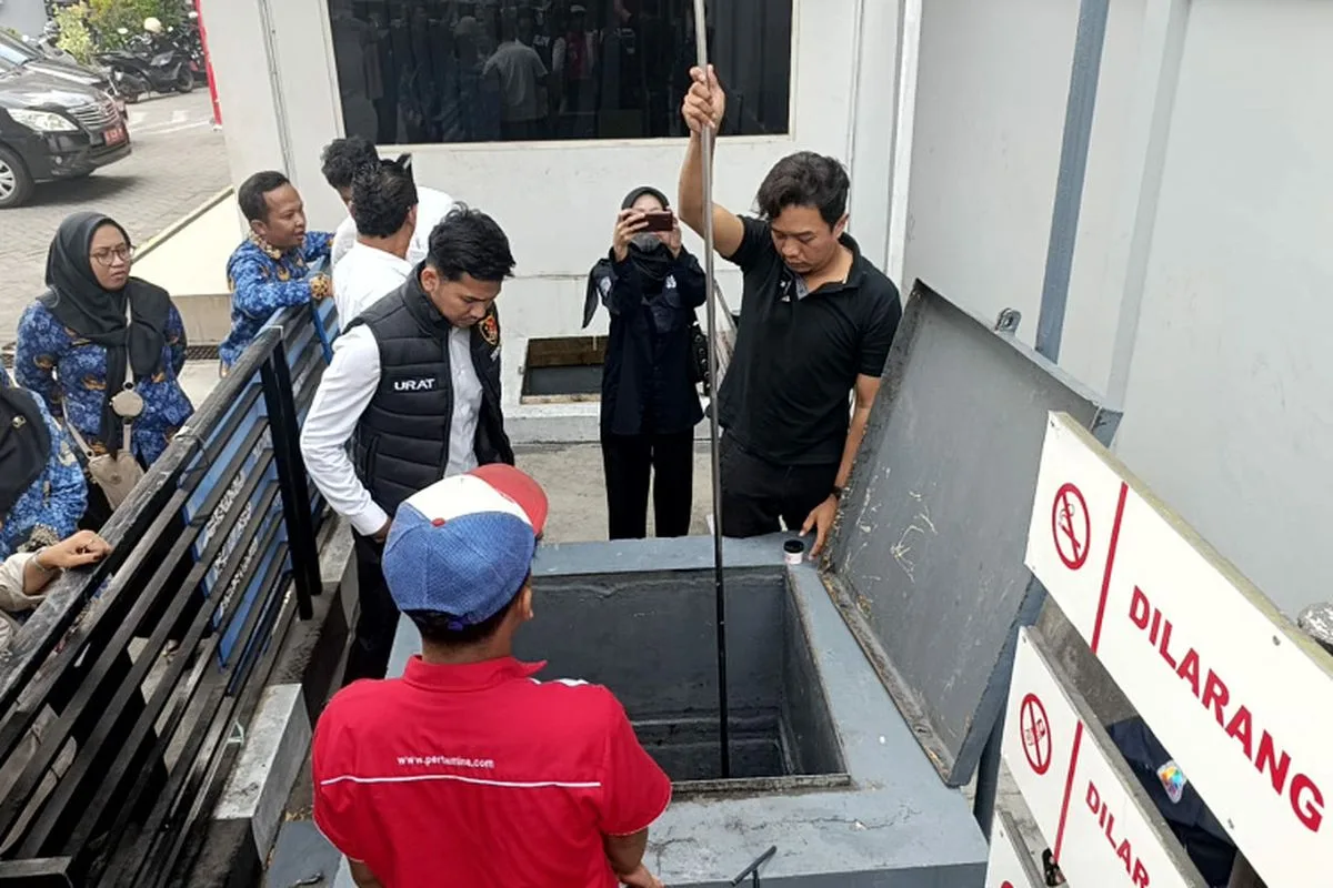 Penjualan Pertalite Dihentikan, Polisi Temukan Ribuan Liter BBM di SPBU Kebon Rojo Blitar