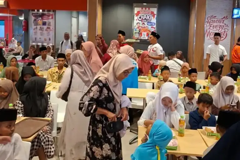 Buka Puasa Bersama Anak Yatim di KFC Blitar: Sebuah Momen Spesial dari BMA
