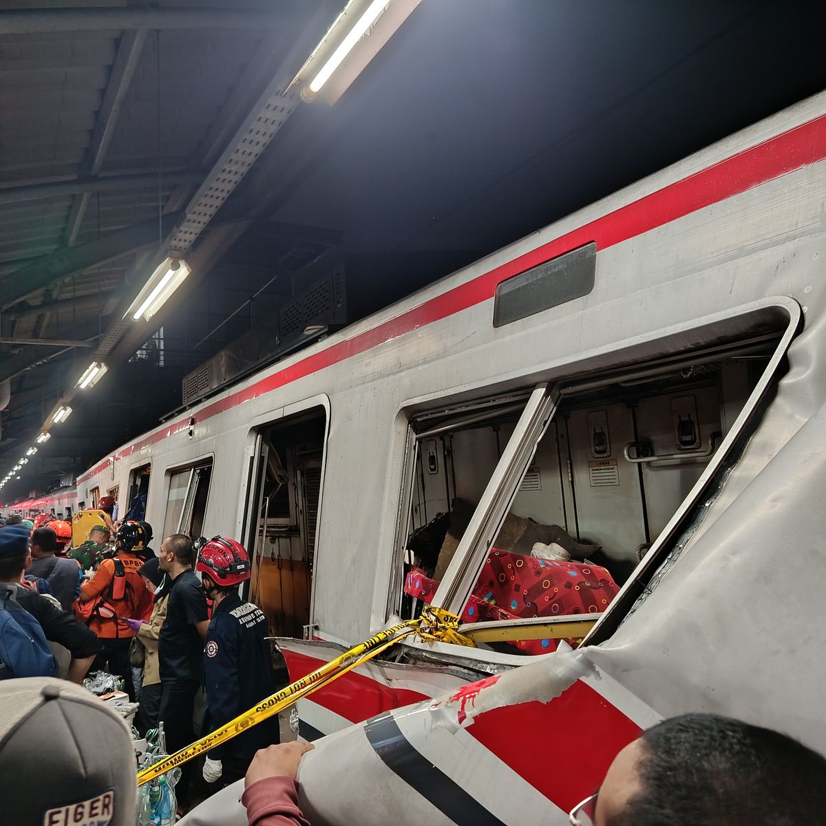 KRL Tabrakan dengan KA Argo Bromo Anggrek di Bekasi Timur, 4 Tewas dan Puluhan Luka