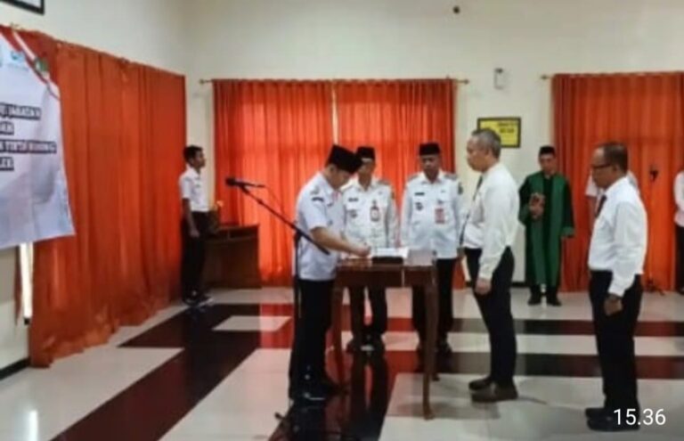 Tingkatkan Kinerja Daerah, Bupati Trenggalek Resmi Kukuhkan 8 Pejabat Eselon II