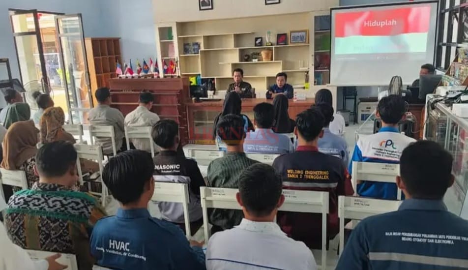 SMKN 2 Trenggalek Lepas Kontingen Siswa untuk LKS Jawa Timur