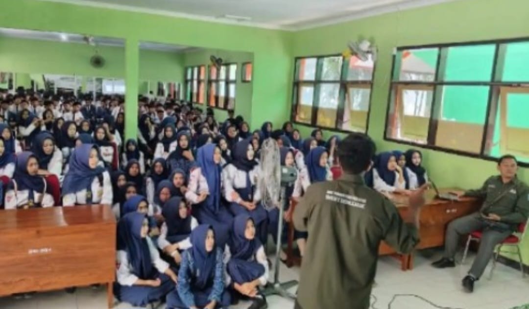 SMKN 2 Trenggalek Jemput Bola Sosialisasikan SPMB 2026 Secara Langsung ke Calon Siswa
