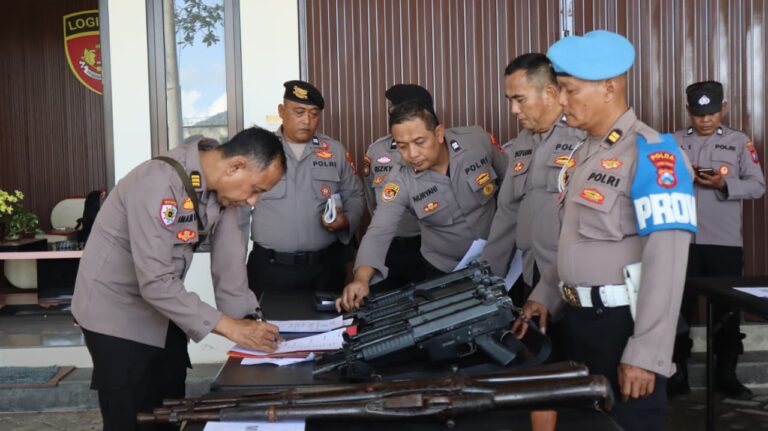 Pastikan Penggunaan Sesuai Prosedur, Polda Jatim Periksa Senpi Organik di Polres Trenggalek