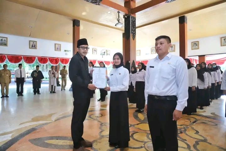Wabup Syah Resmi Lantik dan Ambil Sumpah 88 PNS Formasi 2024 di Pendopo Trenggalek