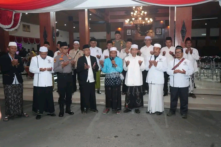 Disambut Sekda, Ratusan Jamaah Haji Trenggalek Tiba di Pendopo