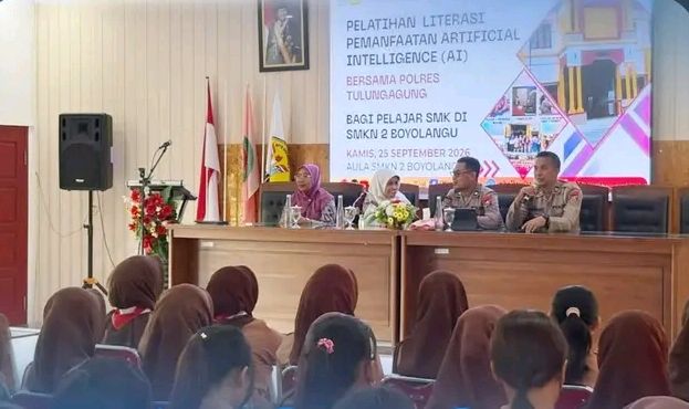 Polres Tulungagung Edukasi Siswa SMKN 2 Boyolangu Tentang Tertib Lalu Lintas dan Bijak Gunakan AI