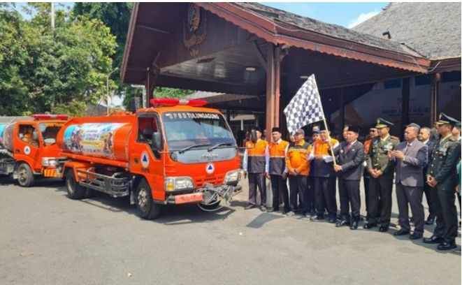 Enam Truk Tangki Air Bersih Diberangkatkan, Pemkab Tulungagung Bantu Warga Terdampak Kekeringan